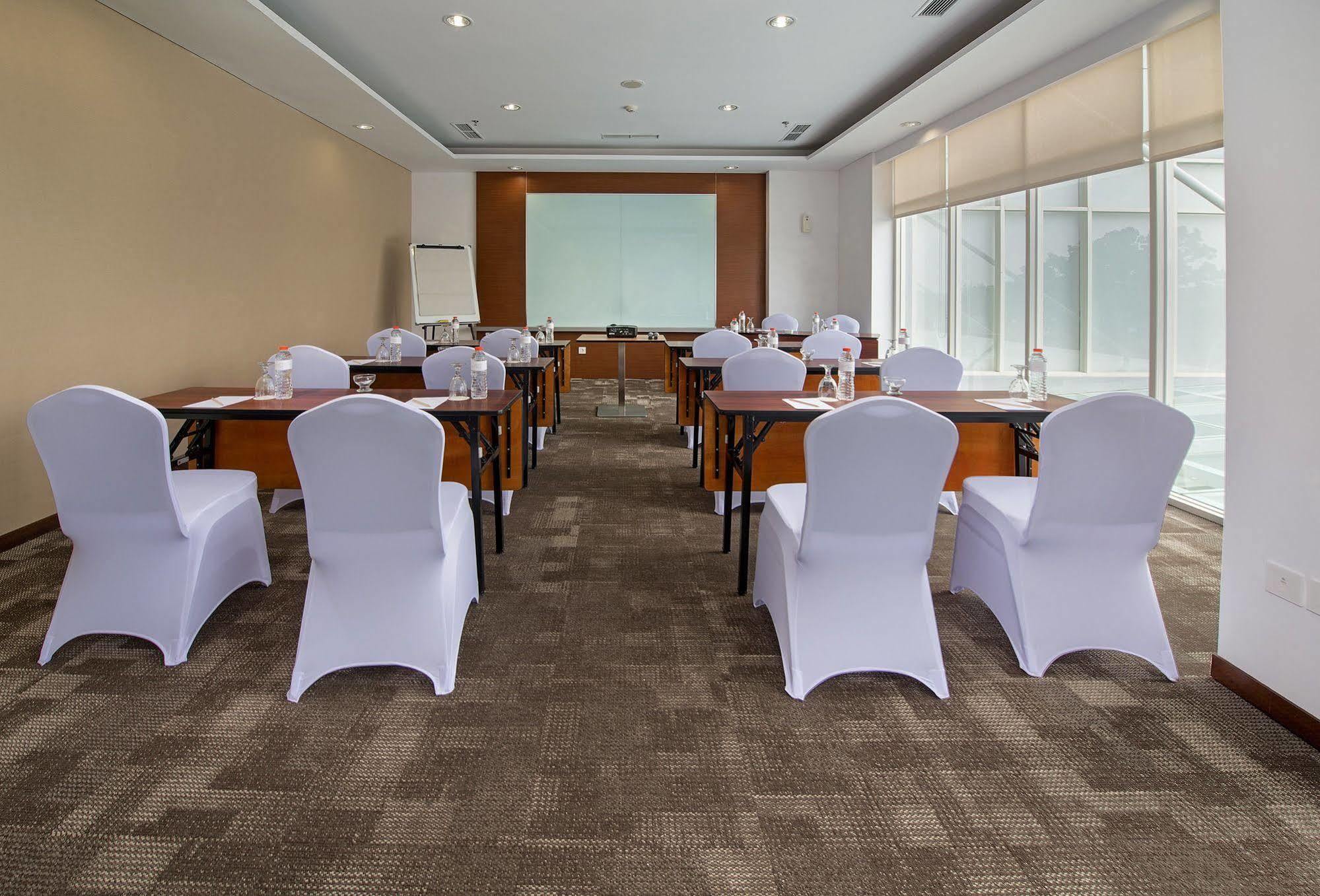 Whiz Prime Hotel Pajajaran Bogor Exterior foto