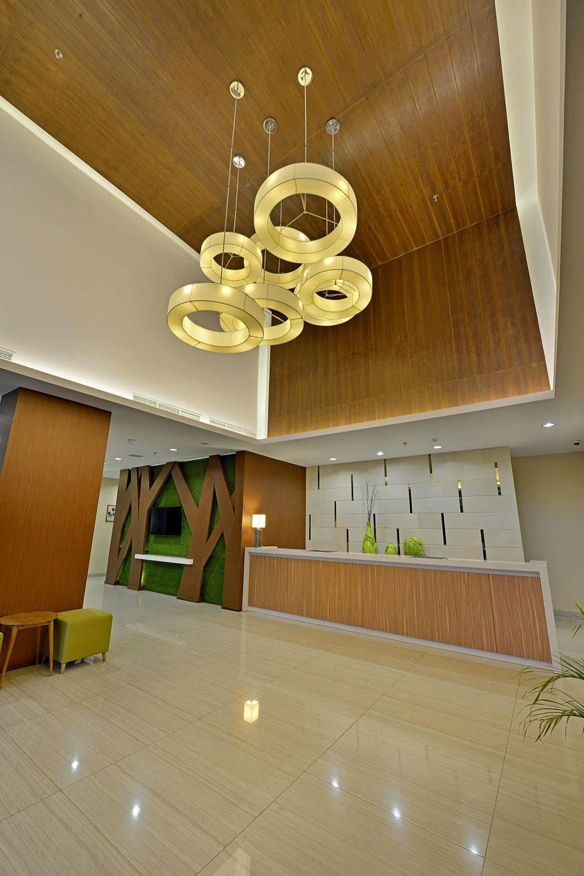 Whiz Prime Hotel Pajajaran Bogor Exterior foto
