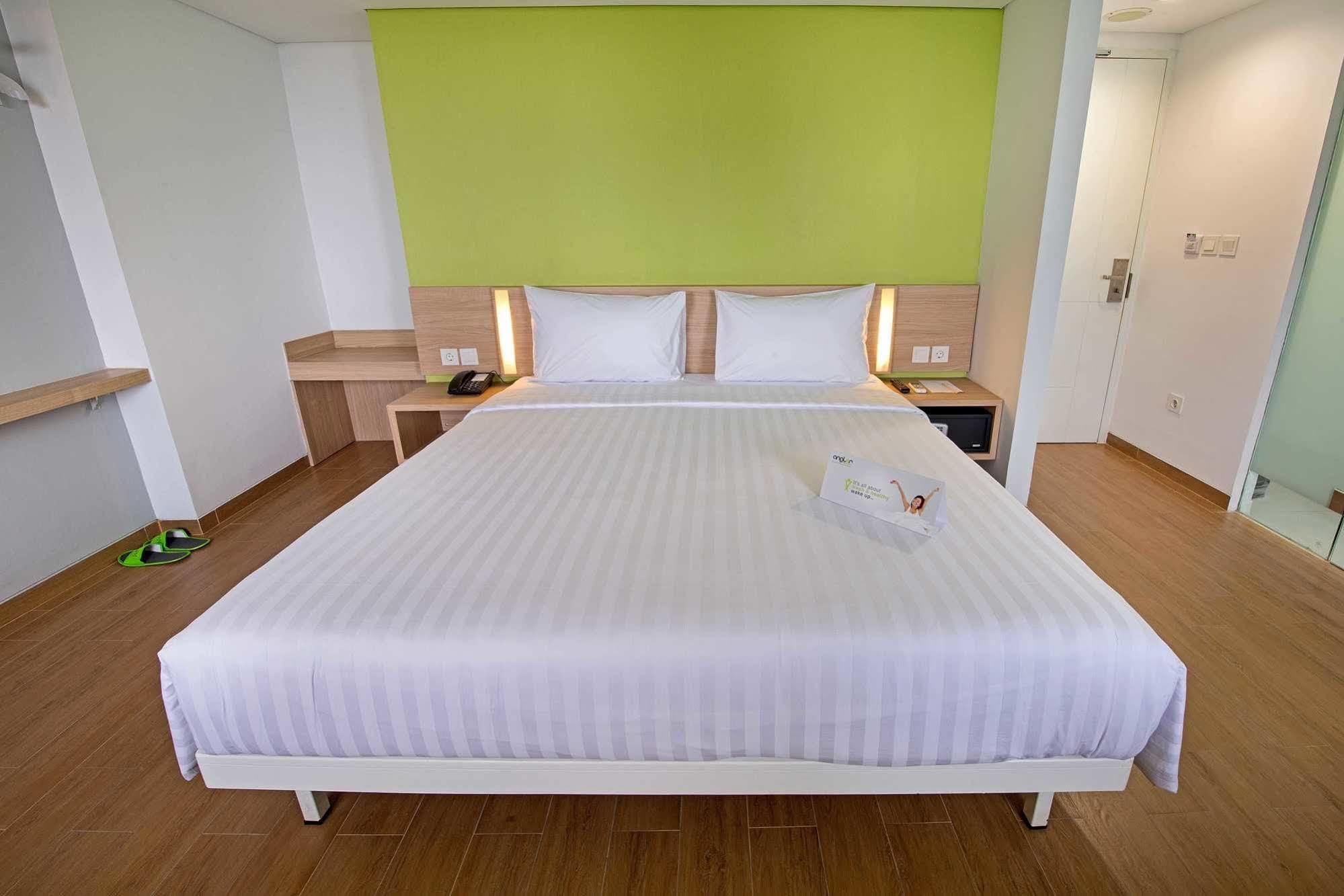 Whiz Prime Hotel Pajajaran Bogor Exterior foto