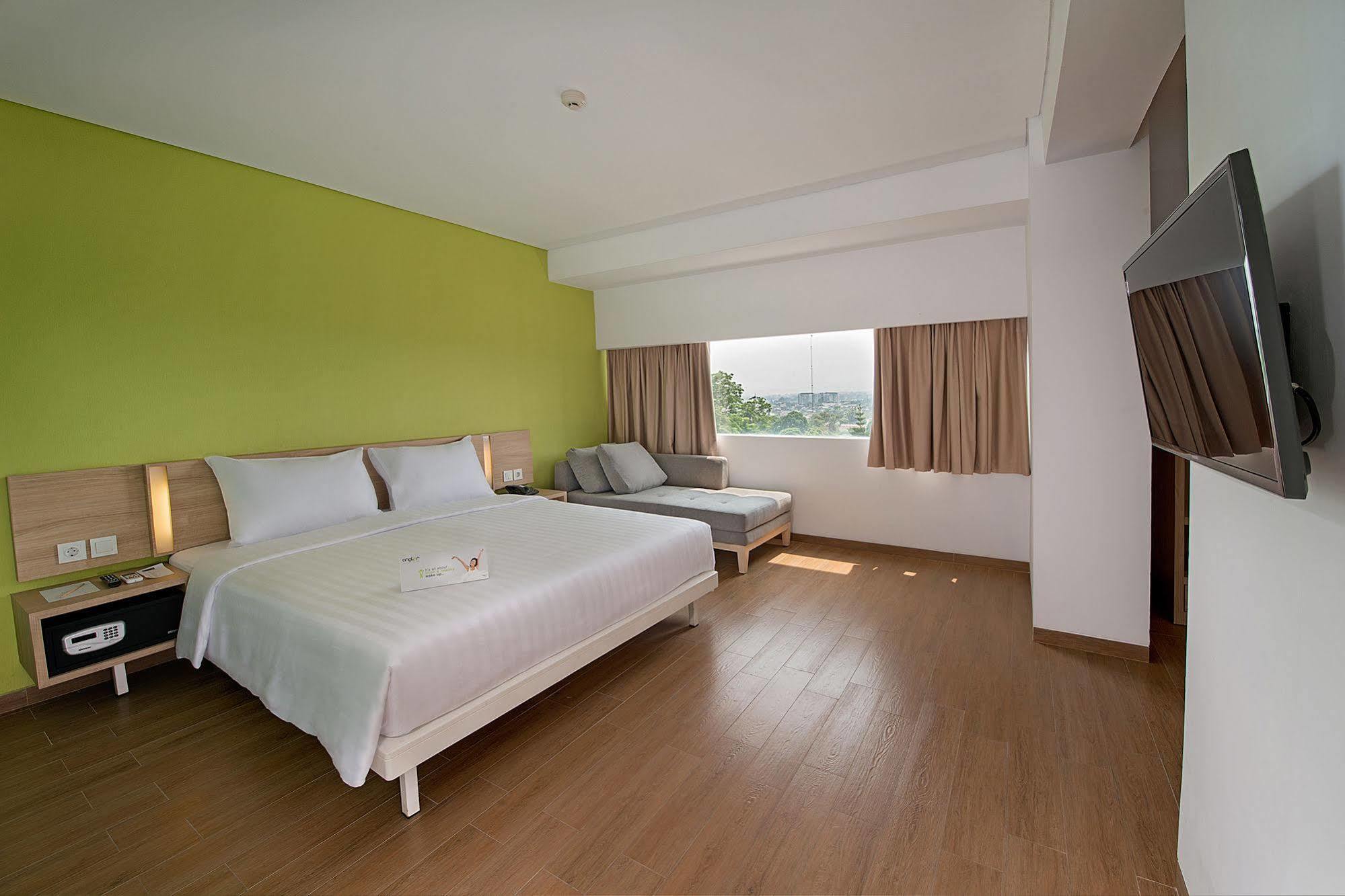 Whiz Prime Hotel Pajajaran Bogor Exterior foto