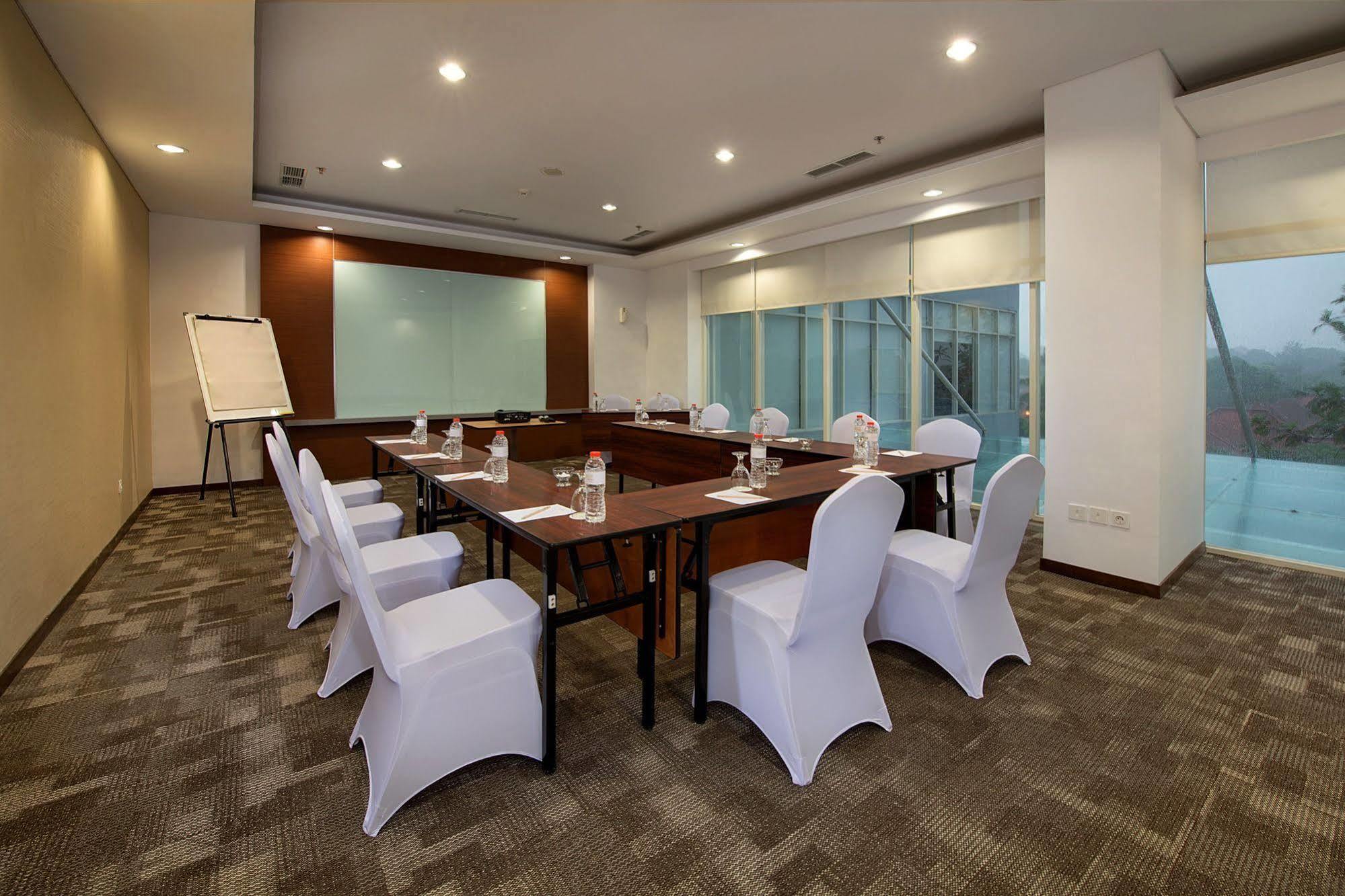 Whiz Prime Hotel Pajajaran Bogor Exterior foto