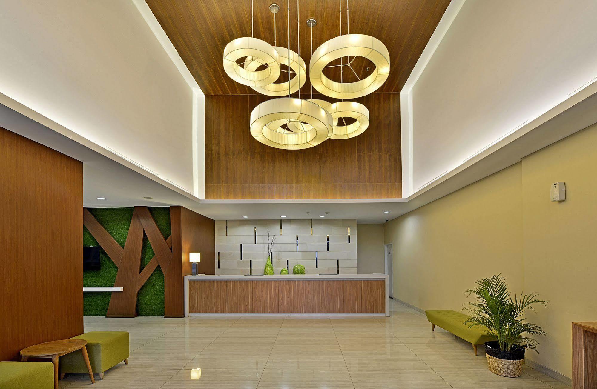 Whiz Prime Hotel Pajajaran Bogor Exterior foto